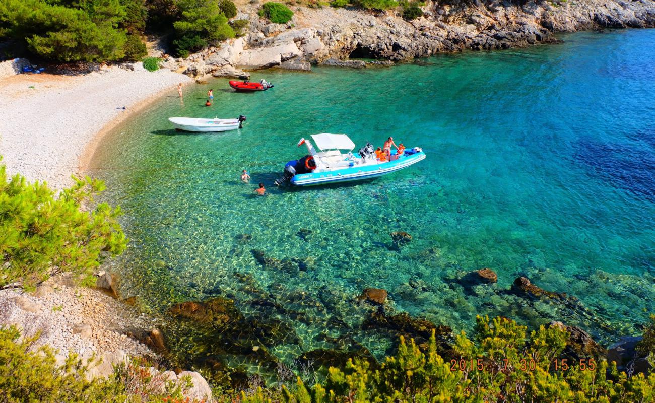 Perna beach'in fotoğrafı hafif çakıl yüzey ile