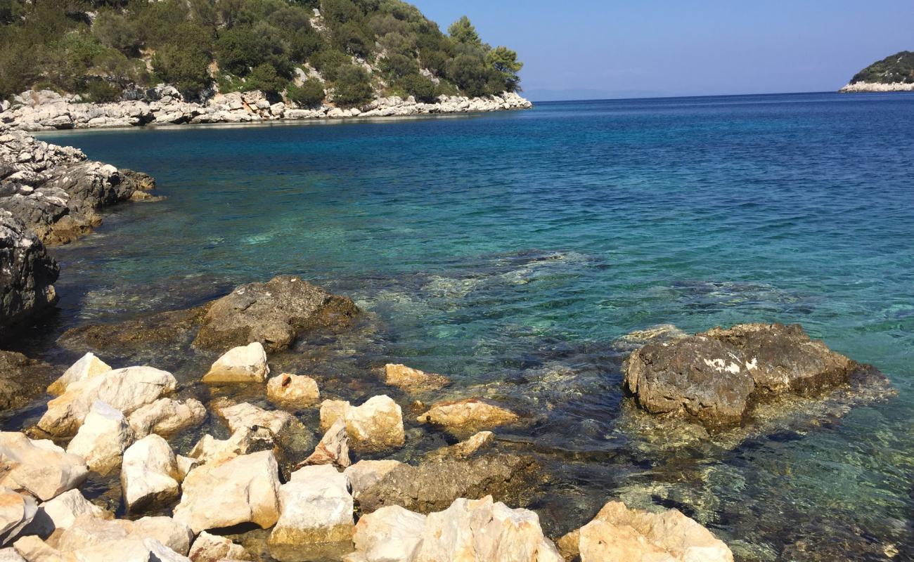 Korita bay'in fotoğrafı taşlar yüzey ile