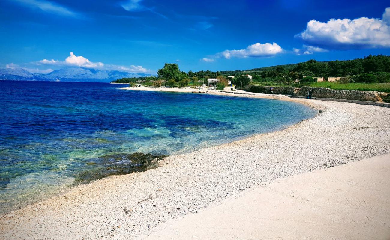 Mis beach'in fotoğrafı hafif ince çakıl taş yüzey ile