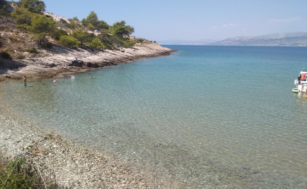 Ducac beach'in fotoğrafı taşlar yüzey ile