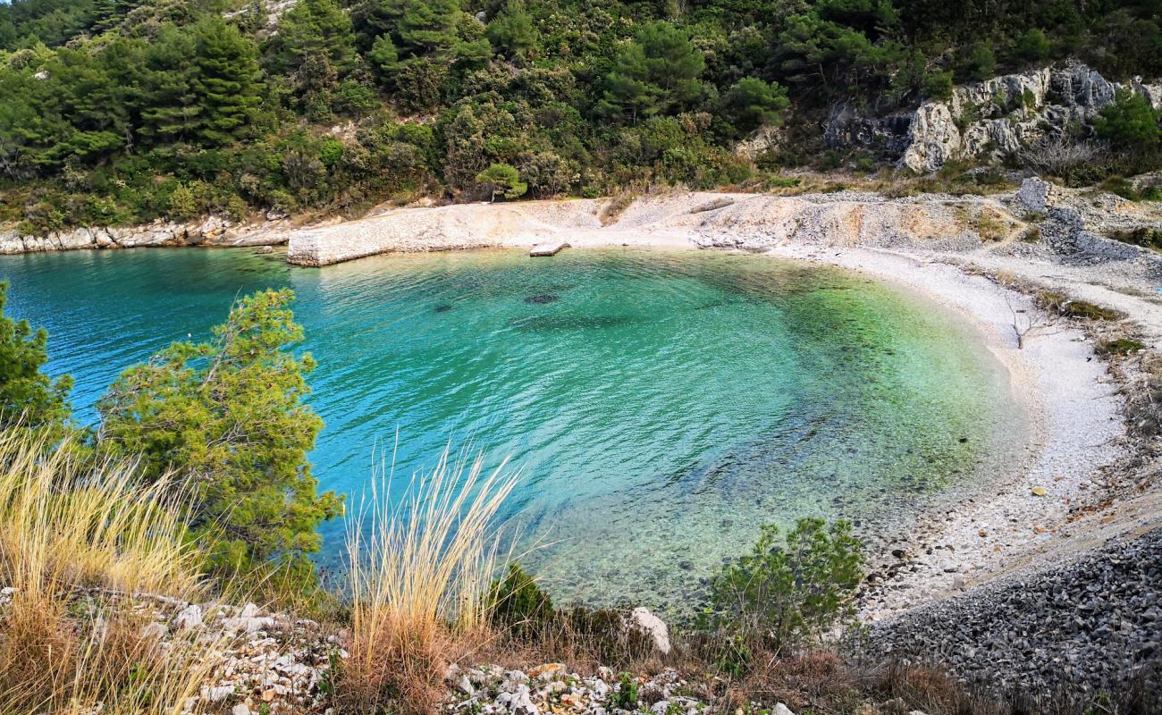 Praznica beach'in fotoğrafı bej çakıl yüzey ile