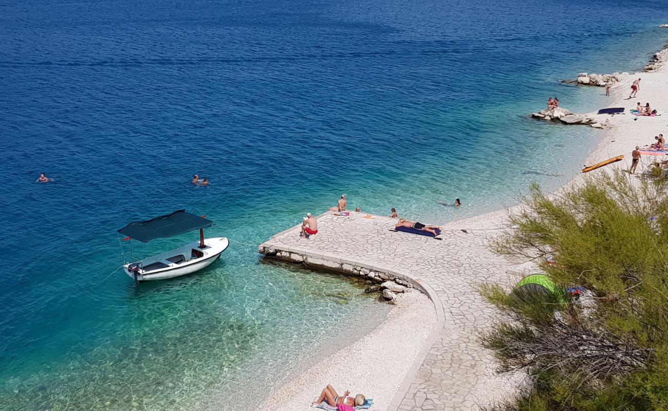 Lucica beach'in fotoğrafı küçük bej çakıl yüzey ile