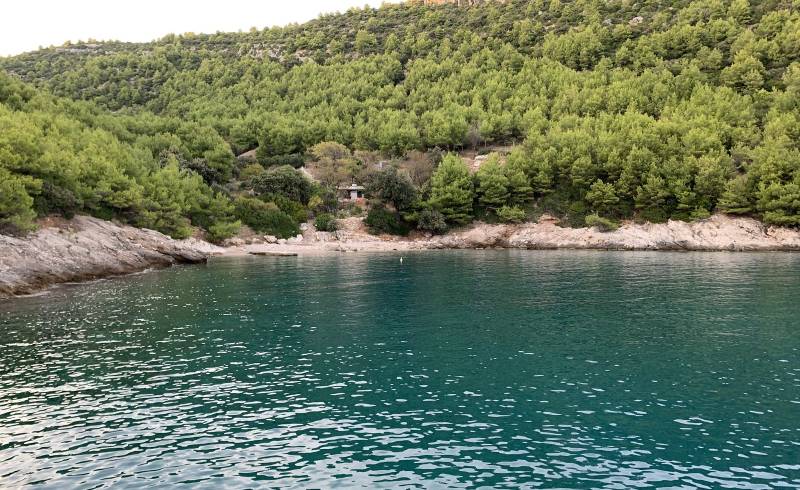 Studena beach'in fotoğrafı bej çakıl yüzey ile