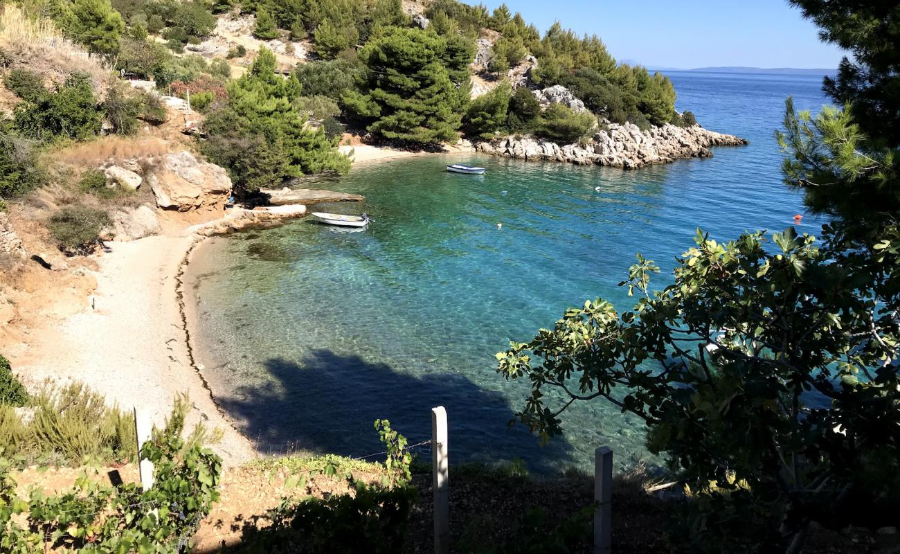 Vala Hrvaska'in fotoğrafı küçük bej çakıl yüzey ile