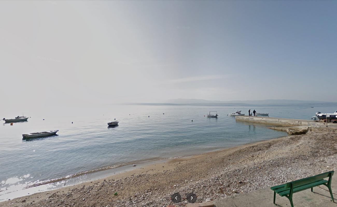 Racic beach'in fotoğrafı turkuaz su yüzey ile