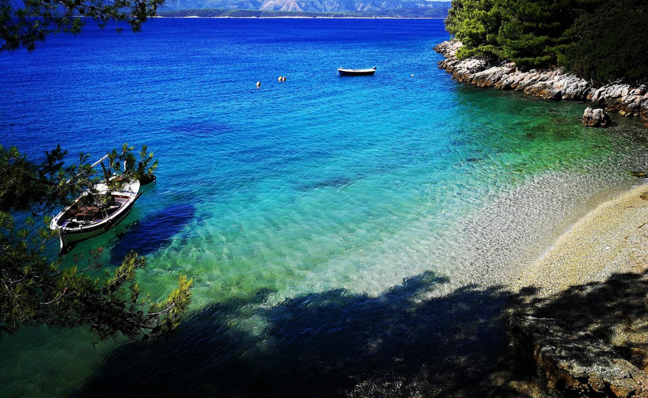 Draceva bay'in fotoğrafı hafif ince çakıl taş yüzey ile