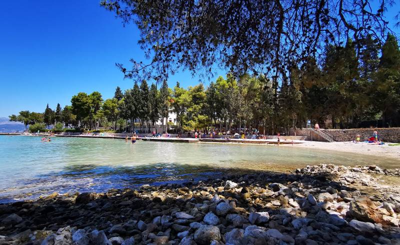 Vela Luka beach'in fotoğrafı bej çakıl yüzey ile