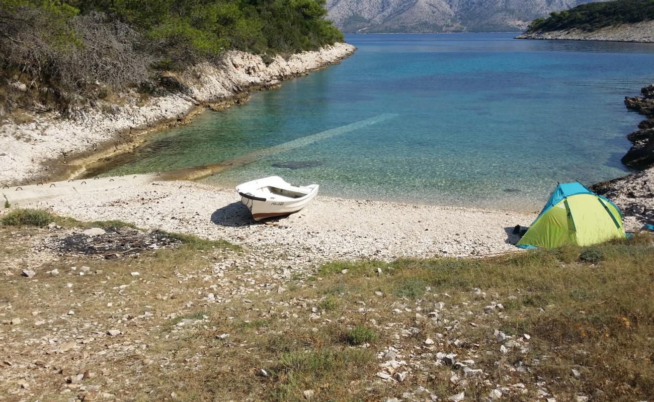 Trovna beach'in fotoğrafı hafif çakıl yüzey ile