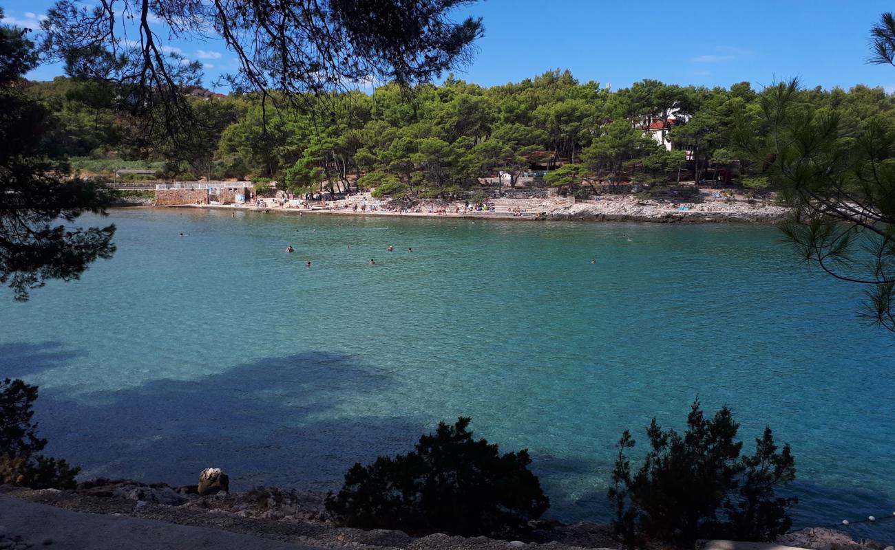 Mina beach'in fotoğrafı çakıl ile kum yüzey ile