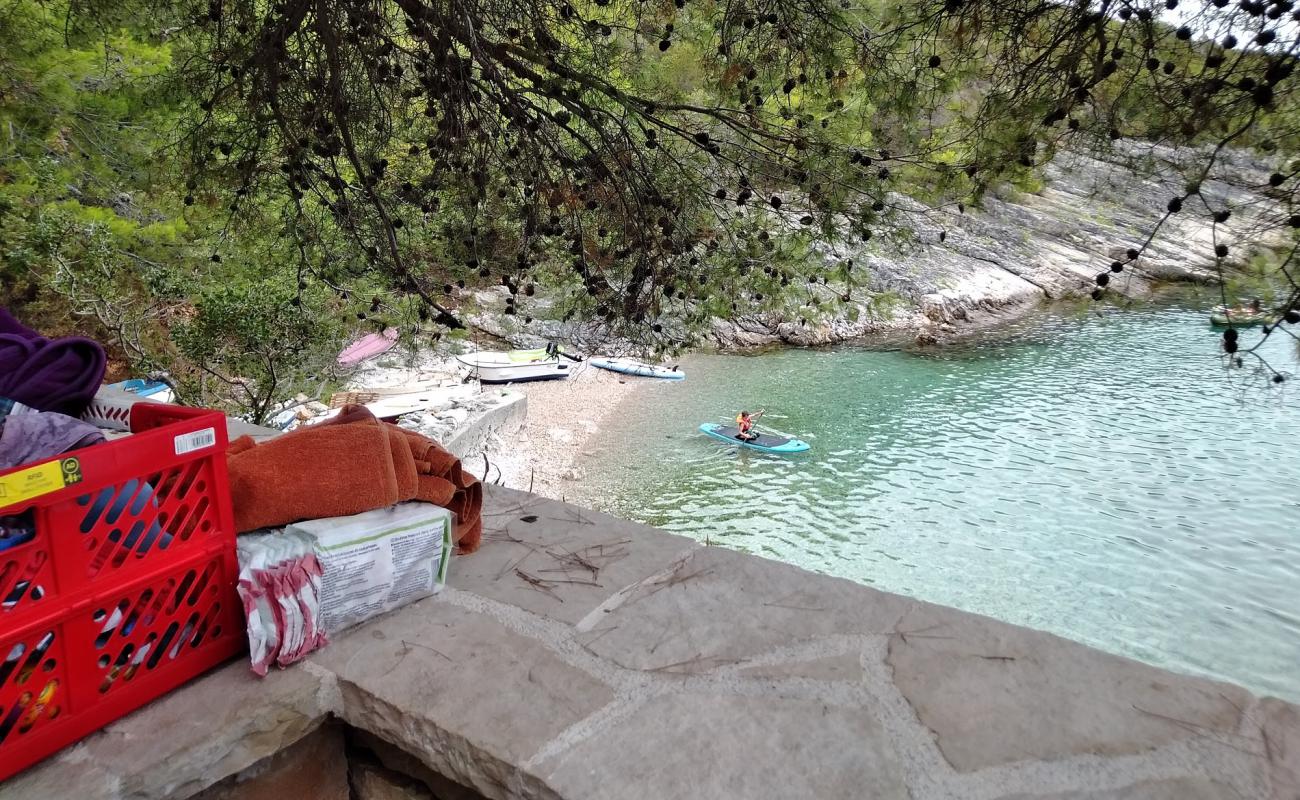 Mala Zaraca beach'in fotoğrafı hafif çakıl yüzey ile