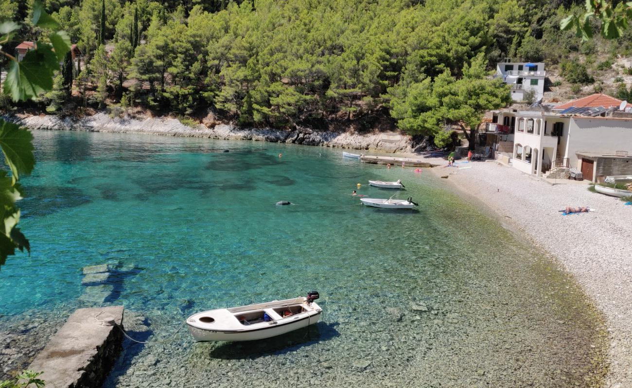 Bogomolje beach'in fotoğrafı hafif çakıl yüzey ile