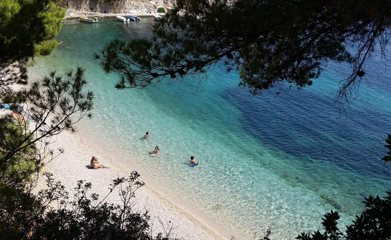 Kozja beach'in fotoğrafı hafif ince çakıl taş yüzey ile