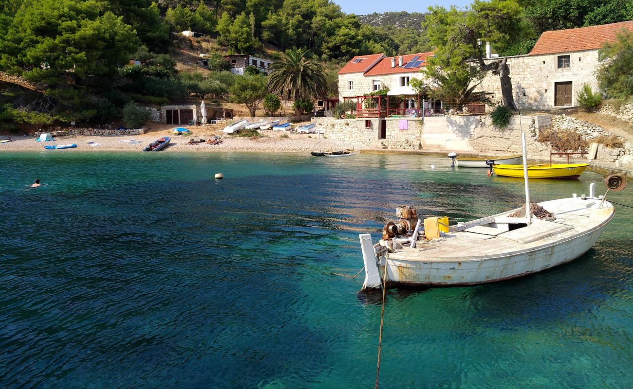 Veprinova beach'in fotoğrafı hafif ince çakıl taş yüzey ile