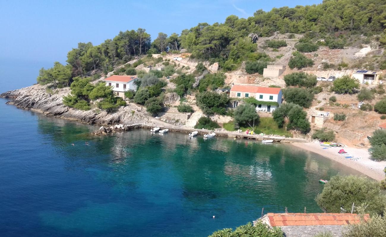 Torac beach'in fotoğrafı hafif ince çakıl taş yüzey ile