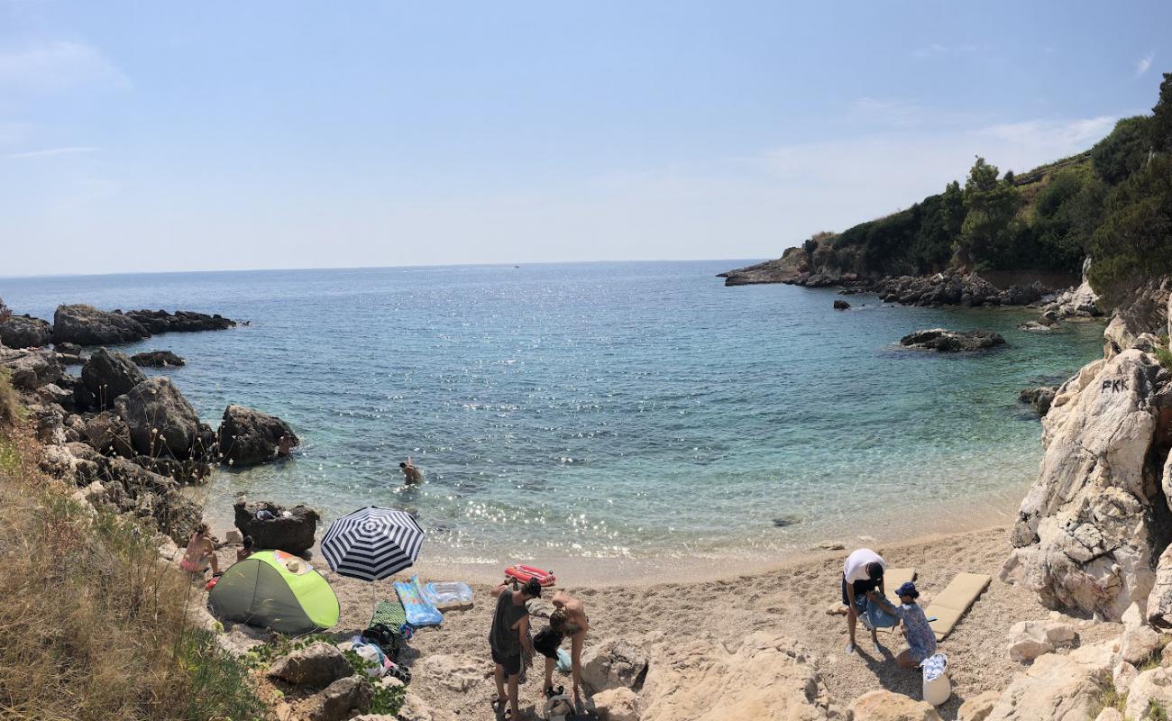 Eva beach'in fotoğrafı hafif ince çakıl taş yüzey ile