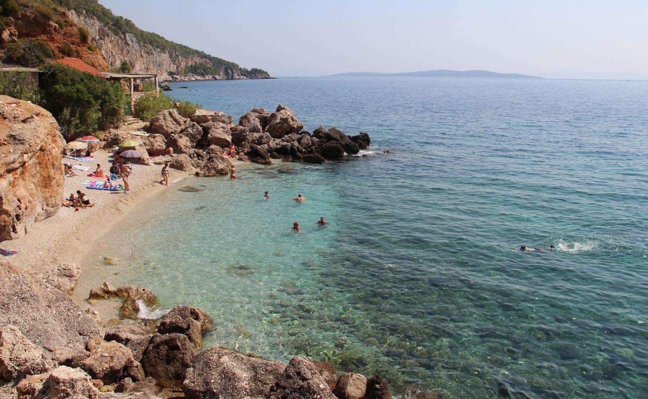 Skala beach'in fotoğrafı hafif ince çakıl taş yüzey ile