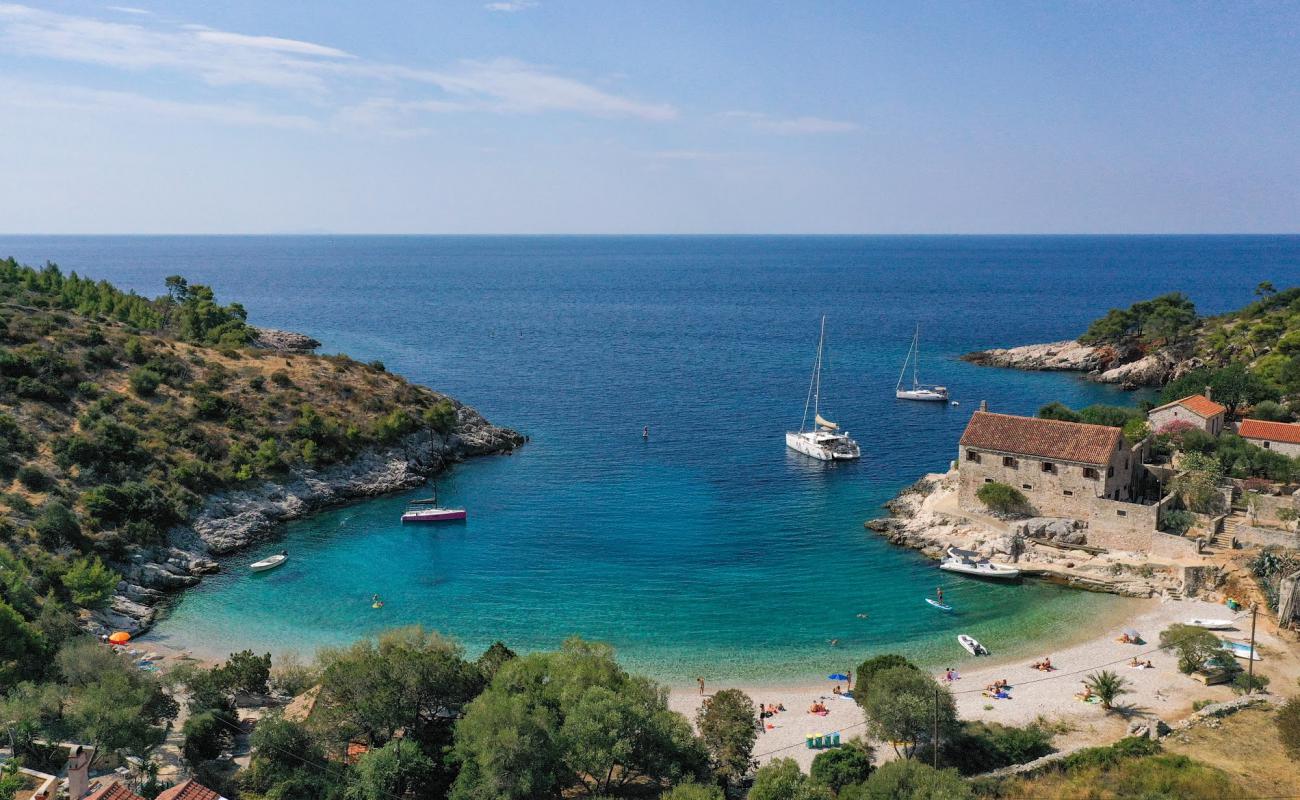 Dubovica beach'in fotoğrafı hafif çakıl yüzey ile