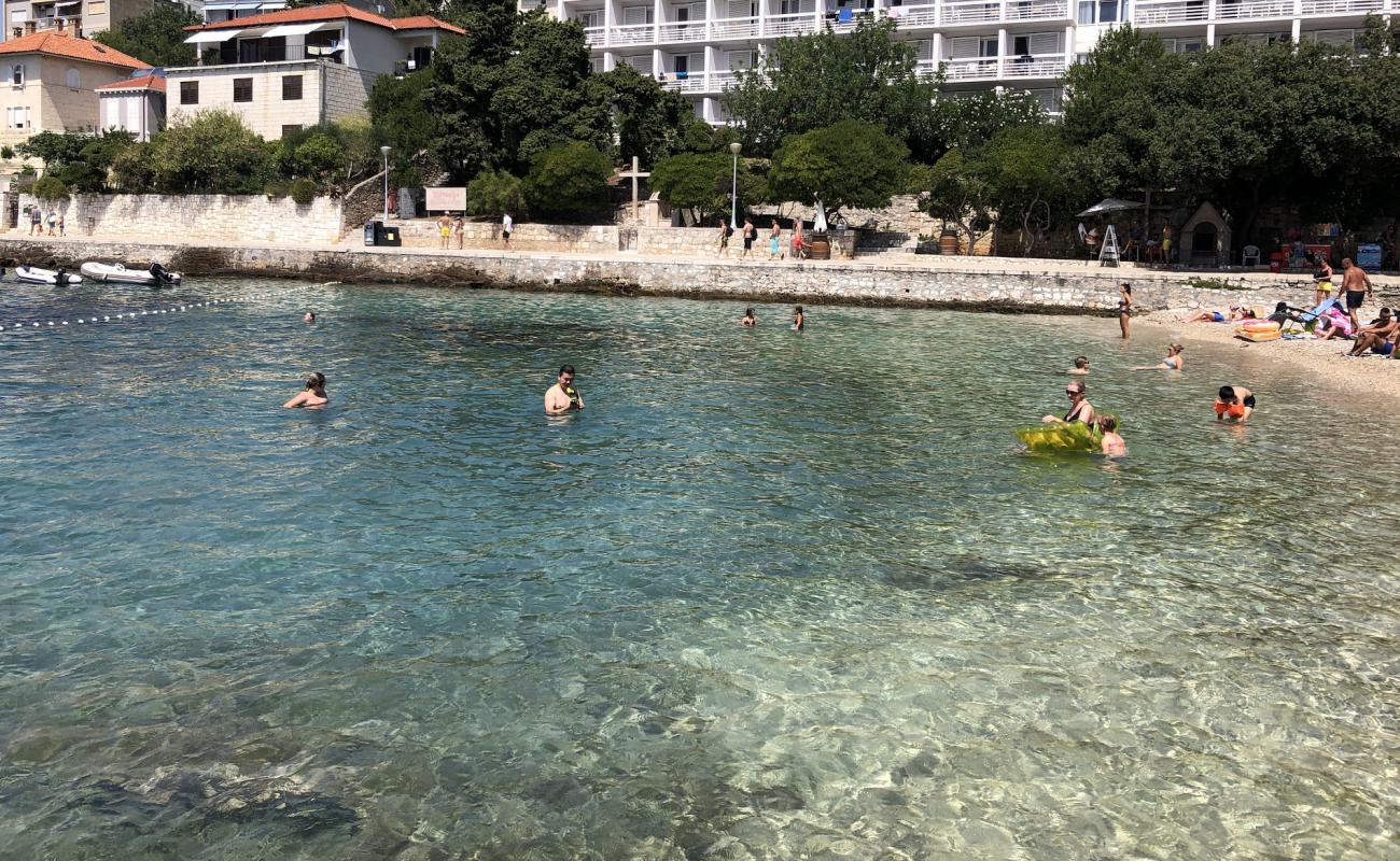 Lusica beach'in fotoğrafı bej çakıl yüzey ile