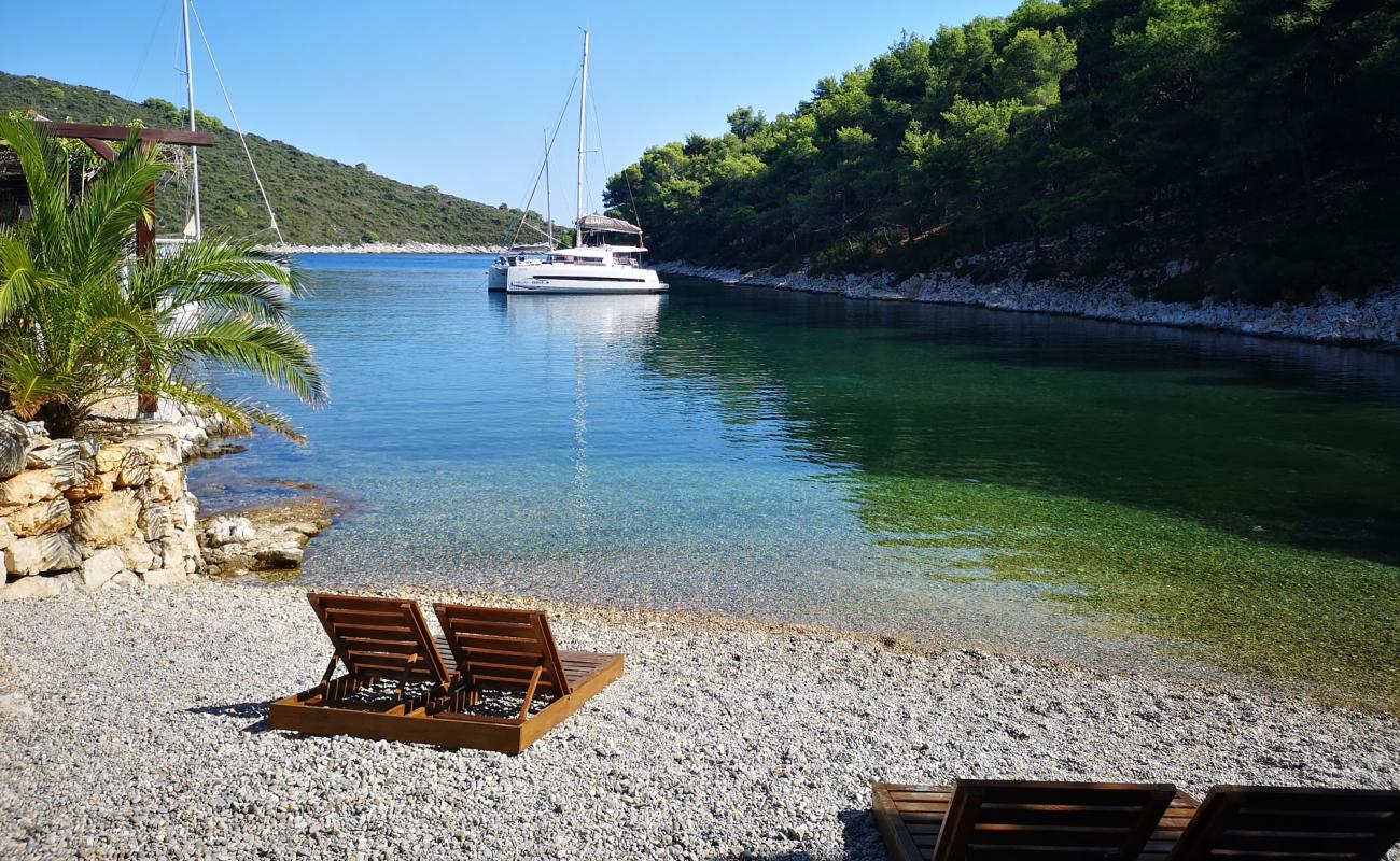 Calma beach II'in fotoğrafı küçük gri çakıllar yüzey ile