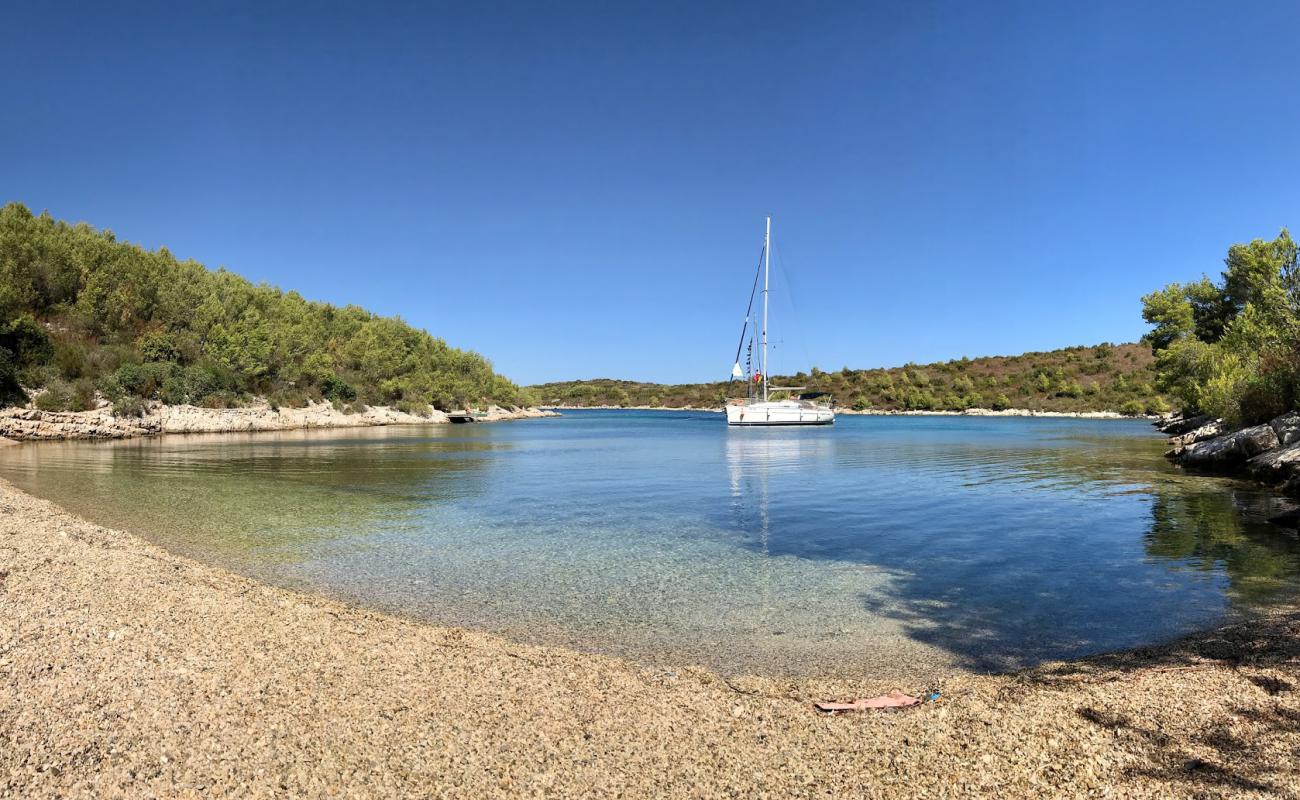 Dijana beach'in fotoğrafı küçük gri çakıllar yüzey ile