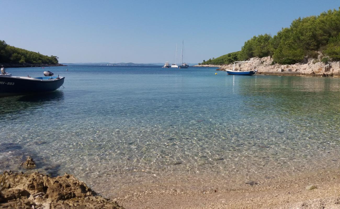 Jagoda beach'in fotoğrafı bej çakıl yüzey ile