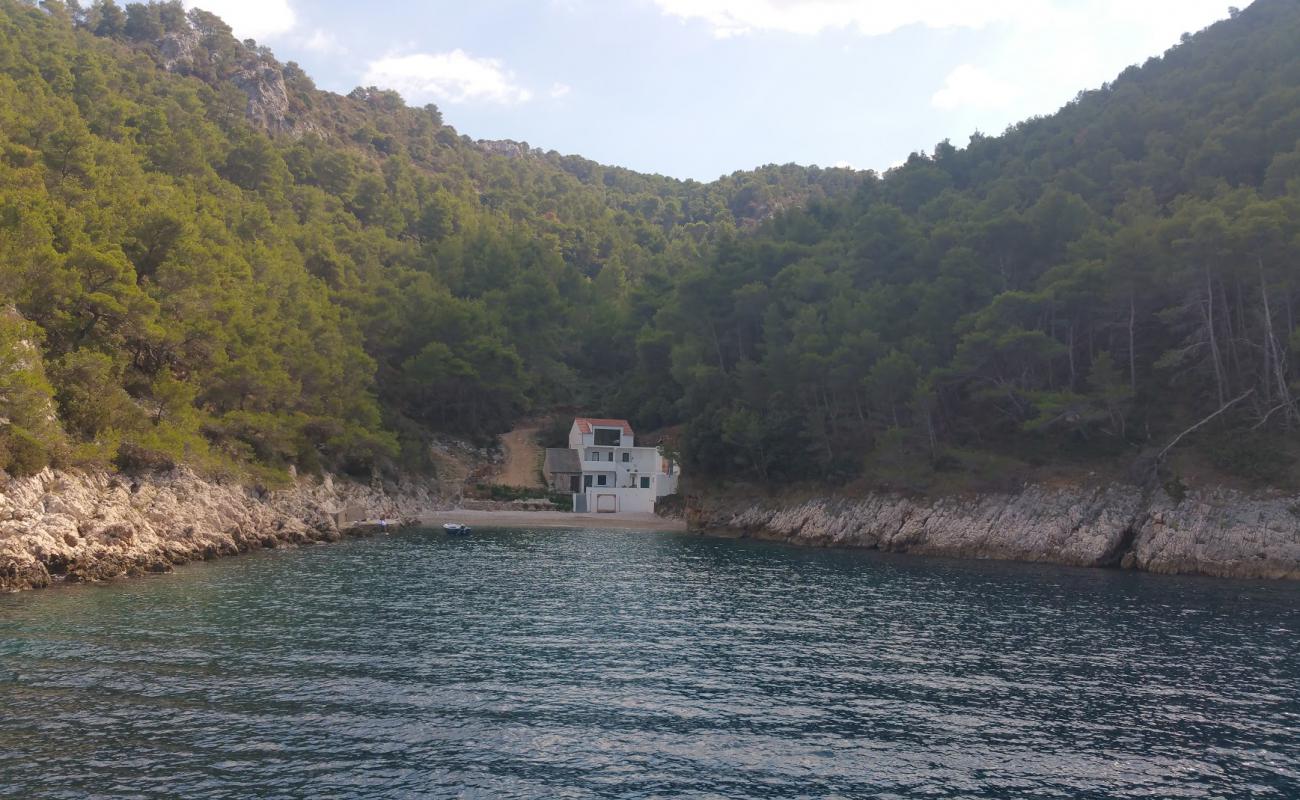 Tatinja beach'in fotoğrafı bej çakıl yüzey ile