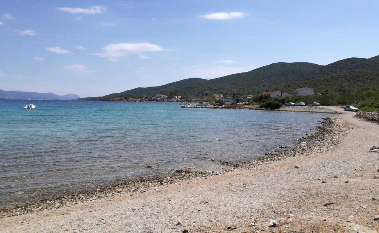 Kneza beach'in fotoğrafı küçük bej çakıl yüzey ile