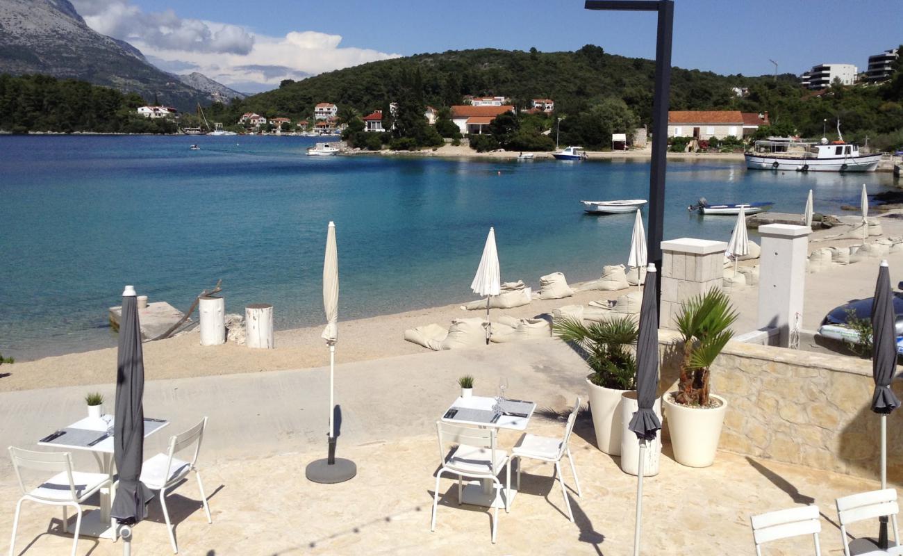 Zrnovo beach'in fotoğrafı hafif ince çakıl taş yüzey ile