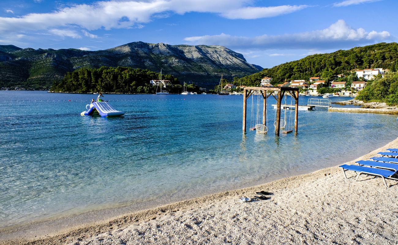 Zrnovo II beach'in fotoğrafı hafif ince çakıl taş yüzey ile