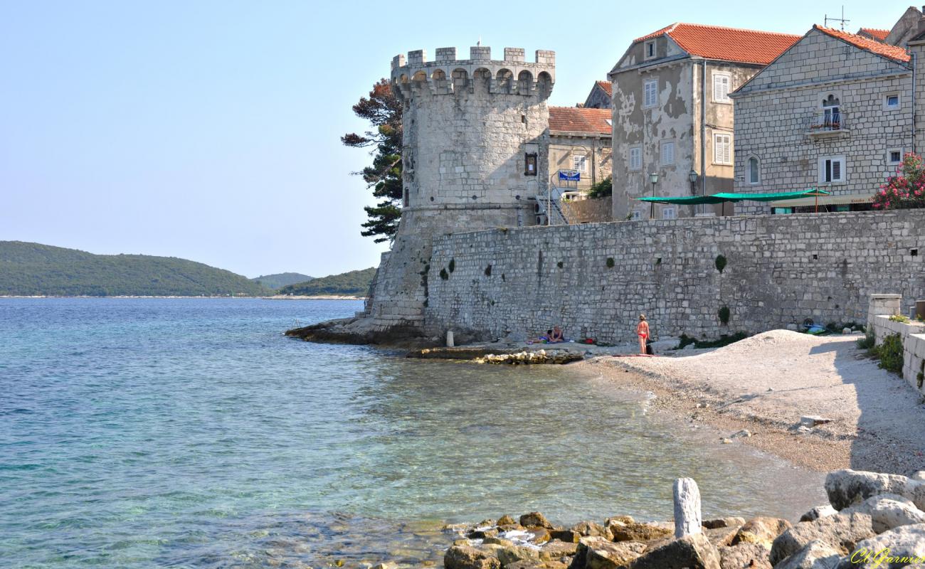 Zakerjan Zrnovo beach'in fotoğrafı hafif çakıl yüzey ile