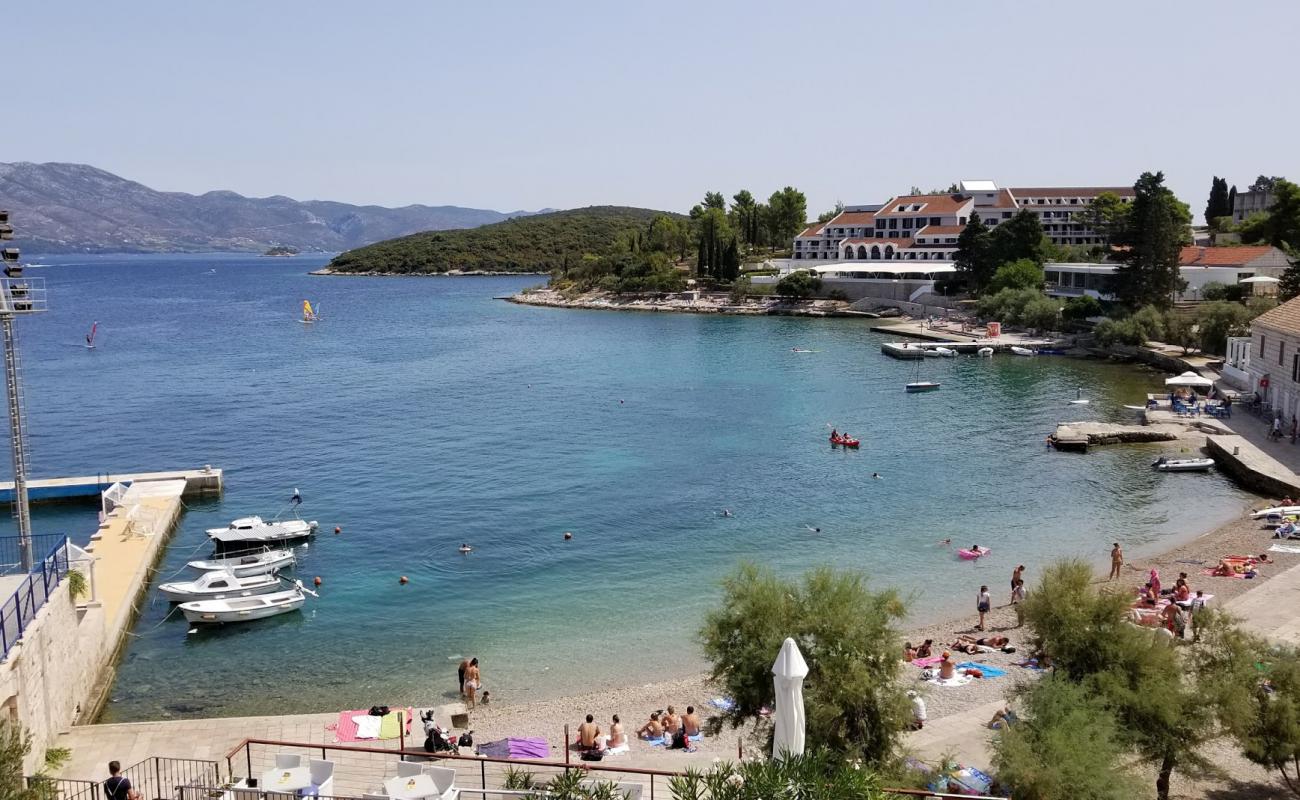 Banje beach'in fotoğrafı hafif çakıl yüzey ile