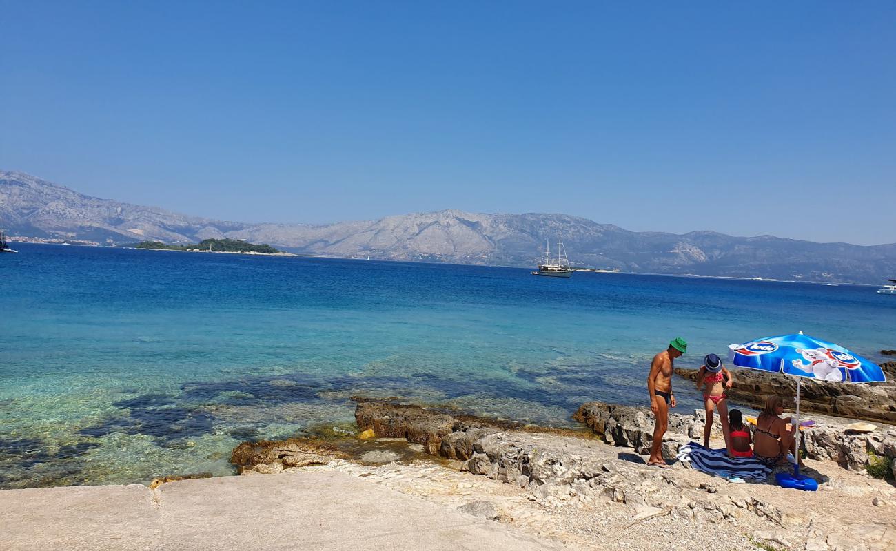 Lumbarda beach'in fotoğrafı gri kum yüzey ile