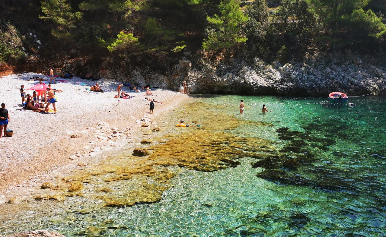 Orlandusa beach'in fotoğrafı beyaz çakıl taş yüzey ile