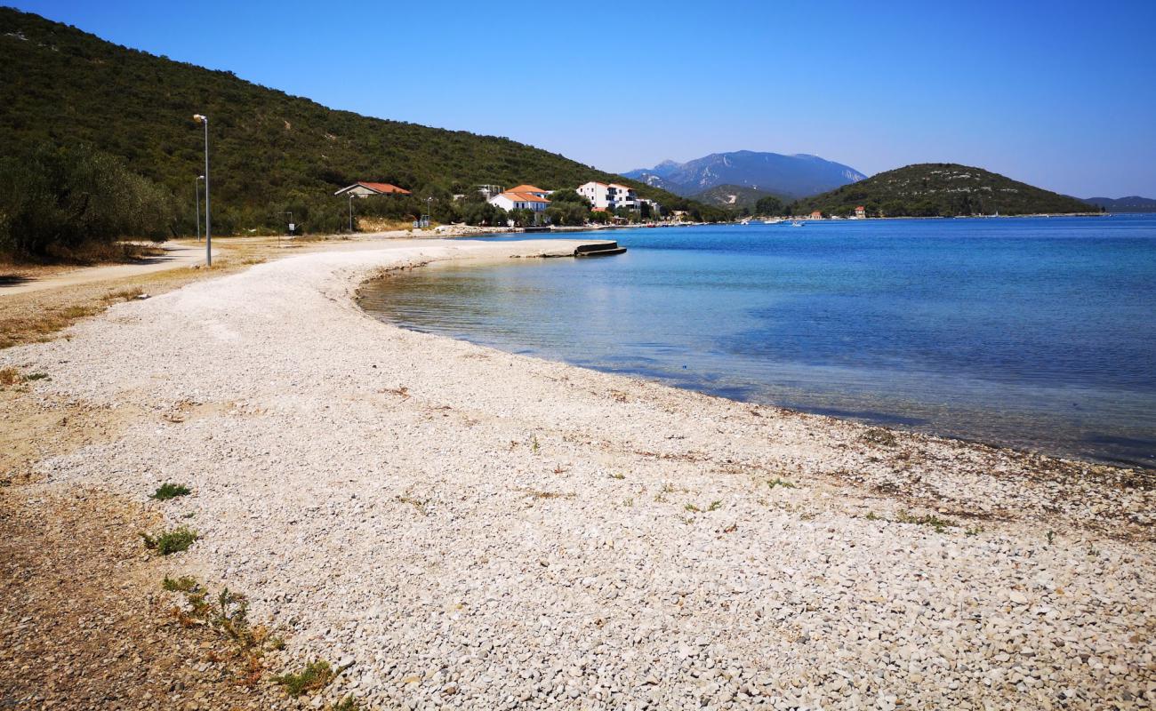 Luka Dubrava beach'in fotoğrafı hafif çakıl yüzey ile