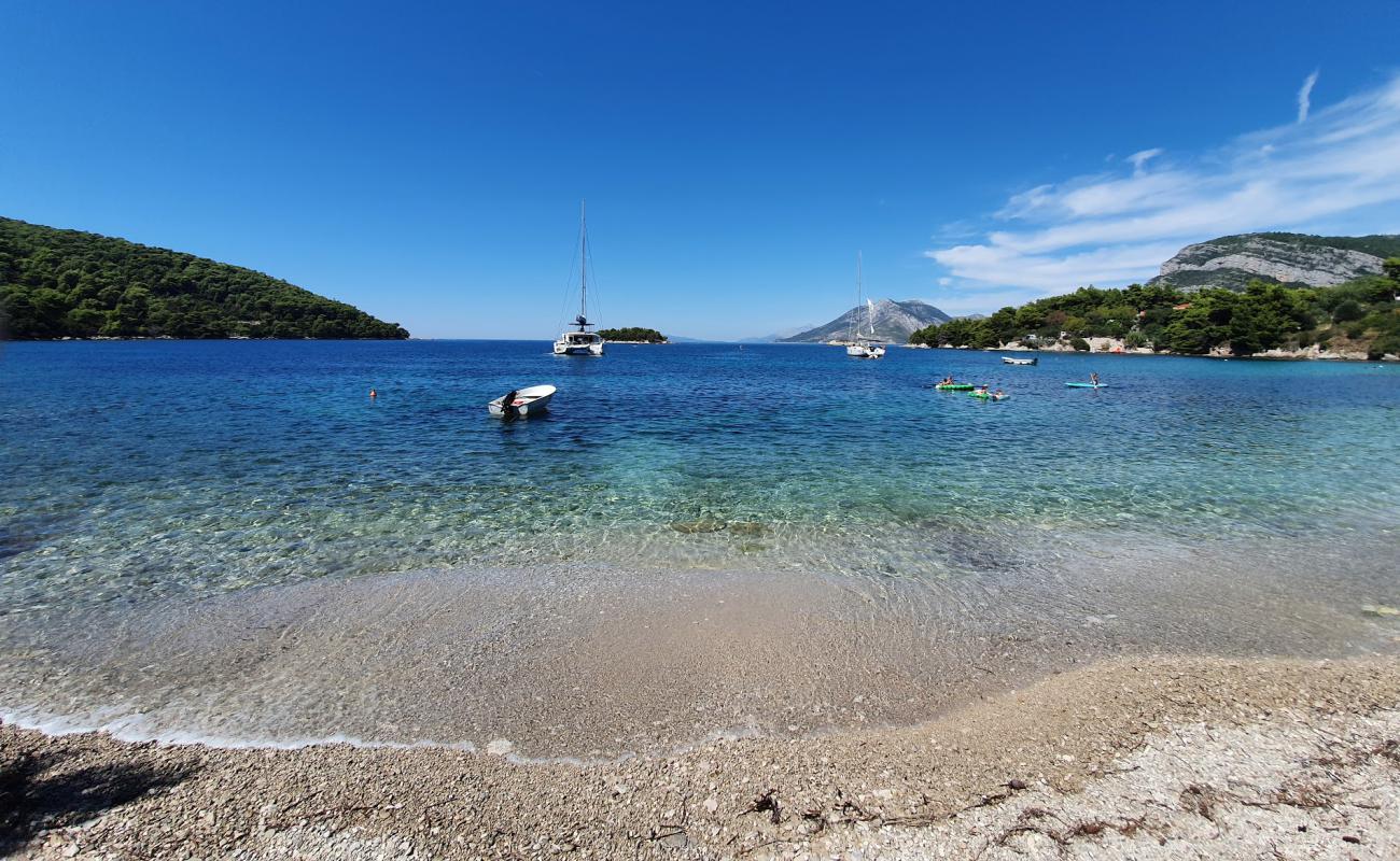 Vucine beach'in fotoğrafı çakıl ile kum yüzey ile