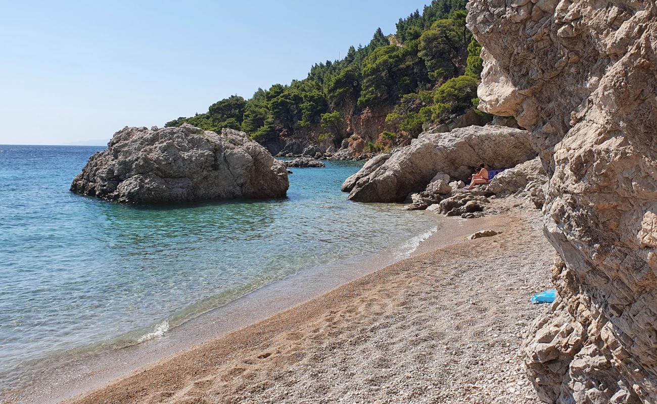 Zuljana II beach'in fotoğrafı hafif ince çakıl taş yüzey ile