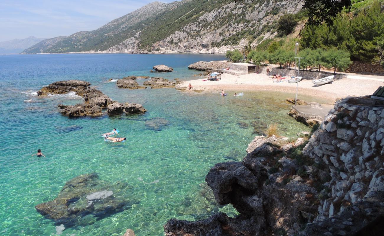 Borak II beach'in fotoğrafı hafif ince çakıl taş yüzey ile