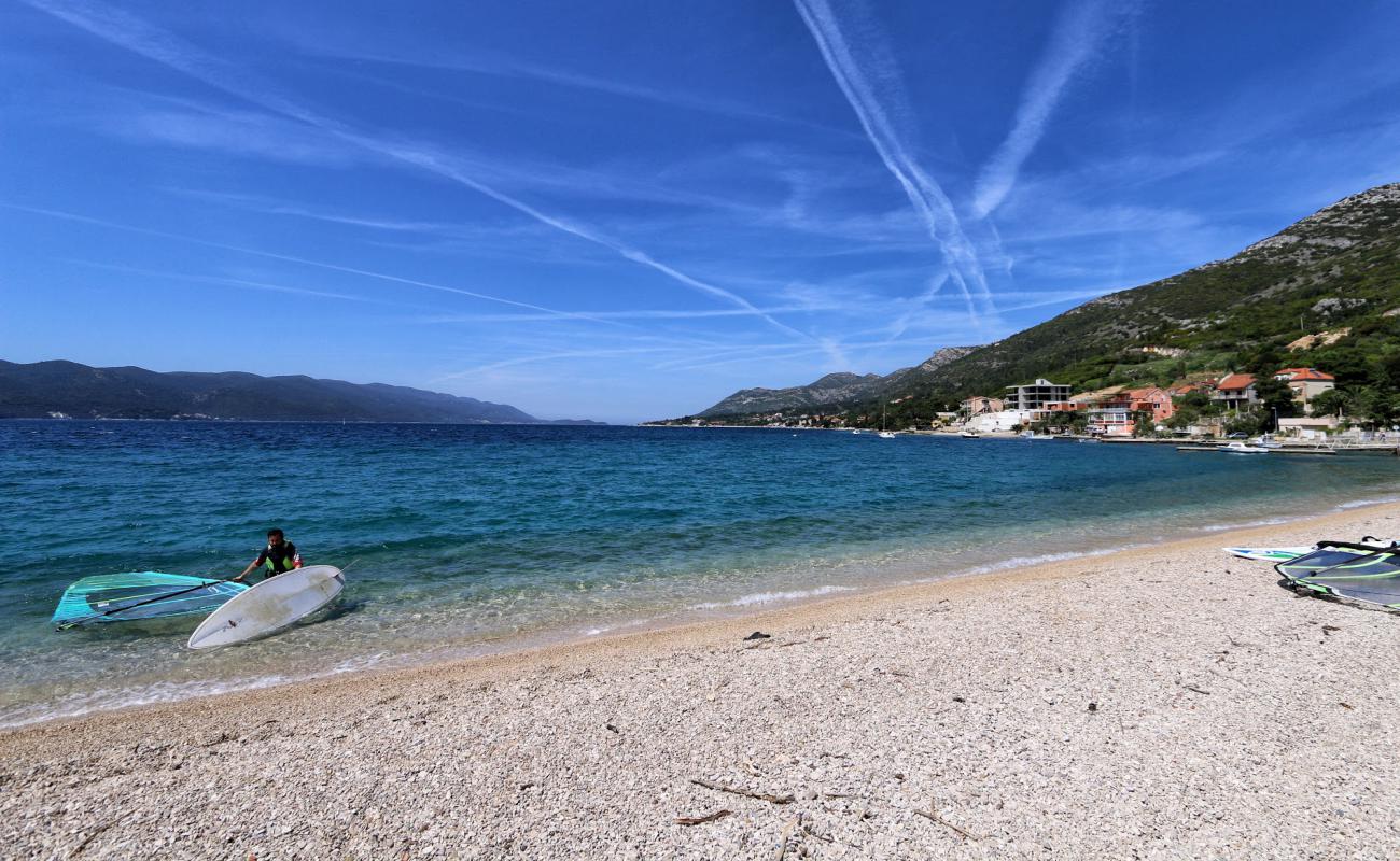 Kuciste beach'in fotoğrafı hafif çakıl yüzey ile