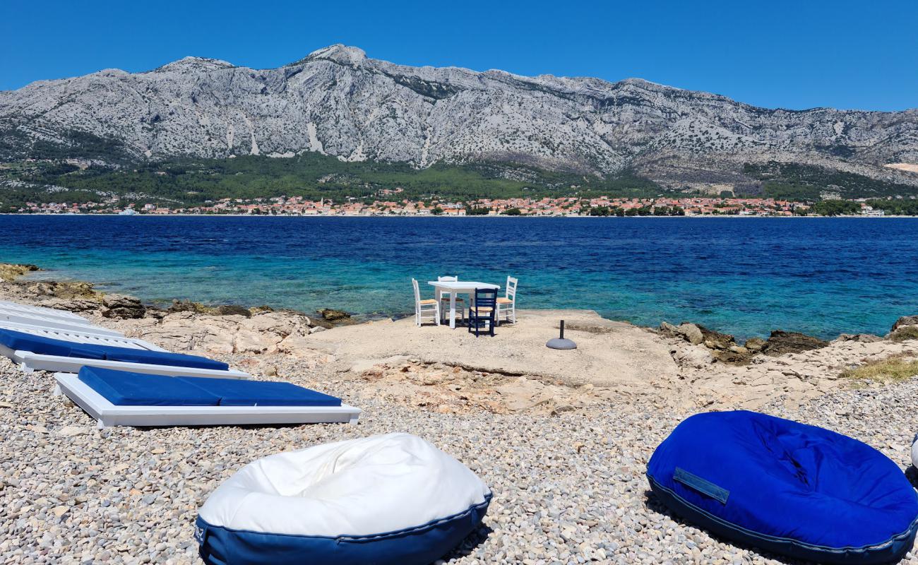 Moro beach'in fotoğrafı hafif çakıl yüzey ile