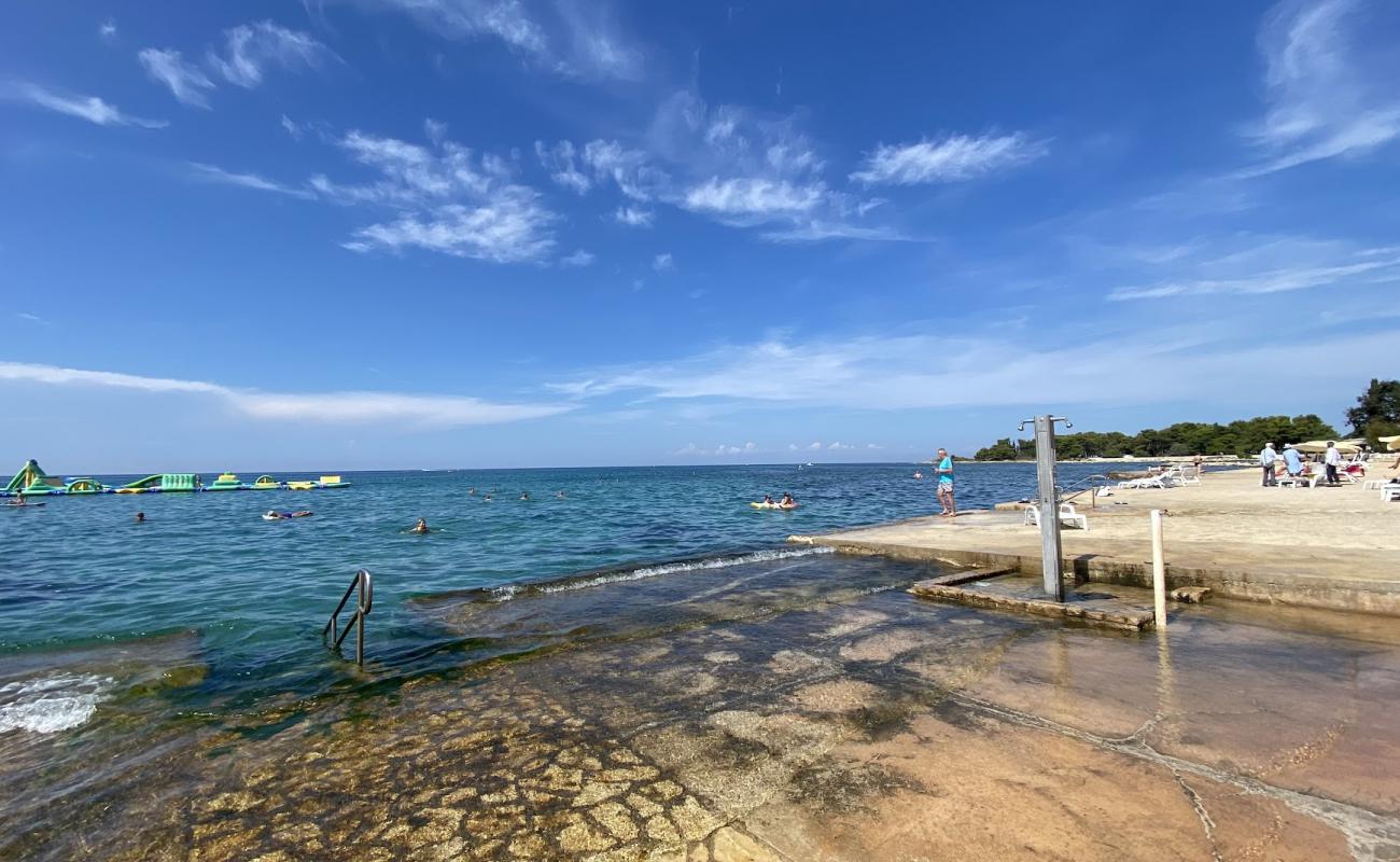 Plaz Katoro'in fotoğrafı gri kum ve çakıllar yüzey ile
