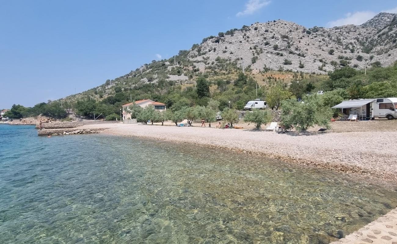 Zalo Beach'in fotoğrafı taşlar yüzey ile