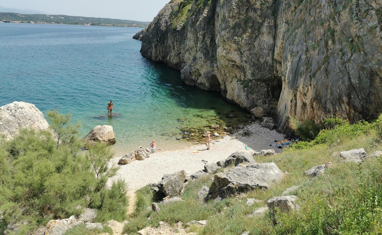 Uvala Golubinka'in fotoğrafı taşlar yüzey ile