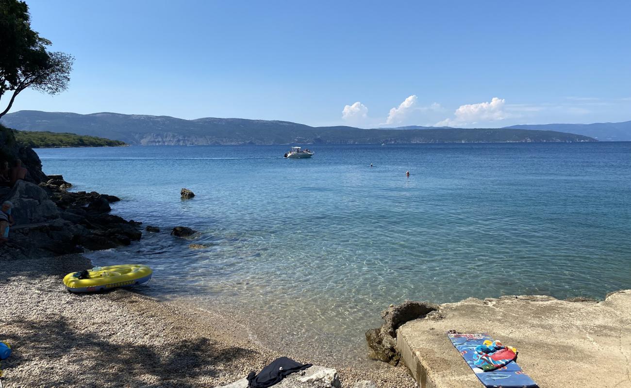 Uvala Cavlena Beach'in fotoğrafı gri ince çakıl taş yüzey ile