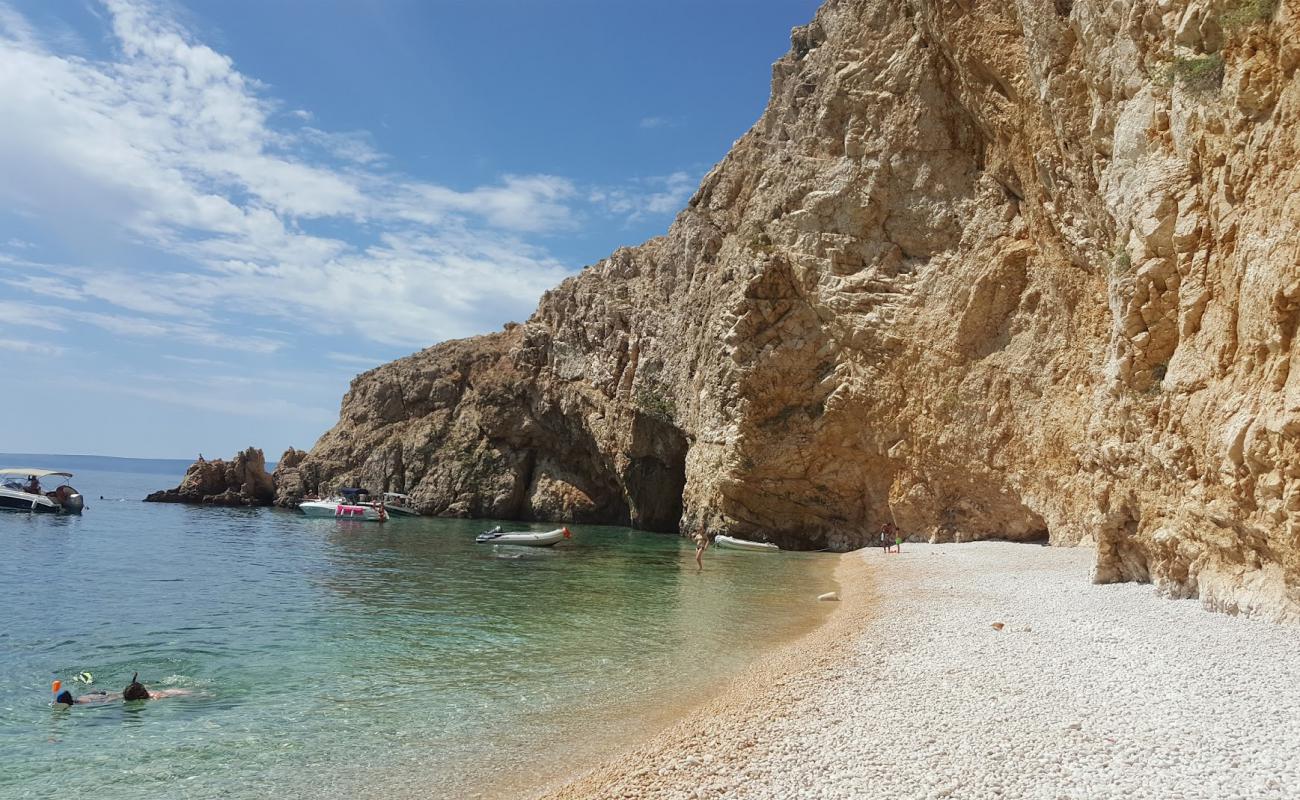 Golden Bay Beach'in fotoğrafı hafif ince çakıl taş yüzey ile