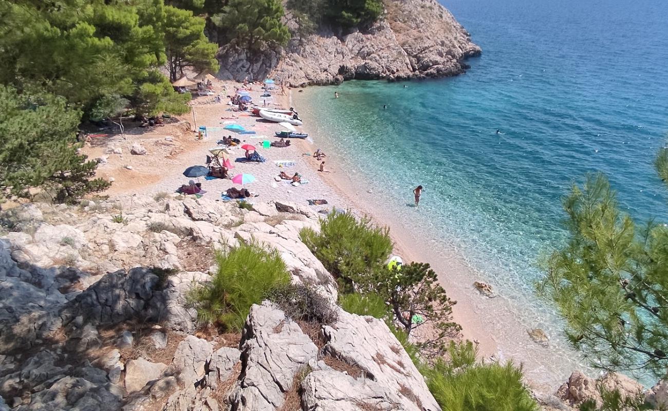 Plaza Jablanova'in fotoğrafı hafif ince çakıl taş yüzey ile