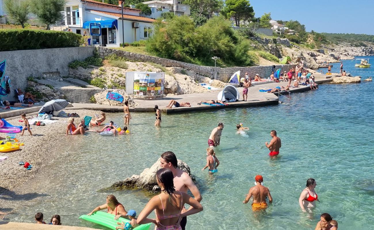 Silo Krk Beach'in fotoğrafı gri ince çakıl taş yüzey ile