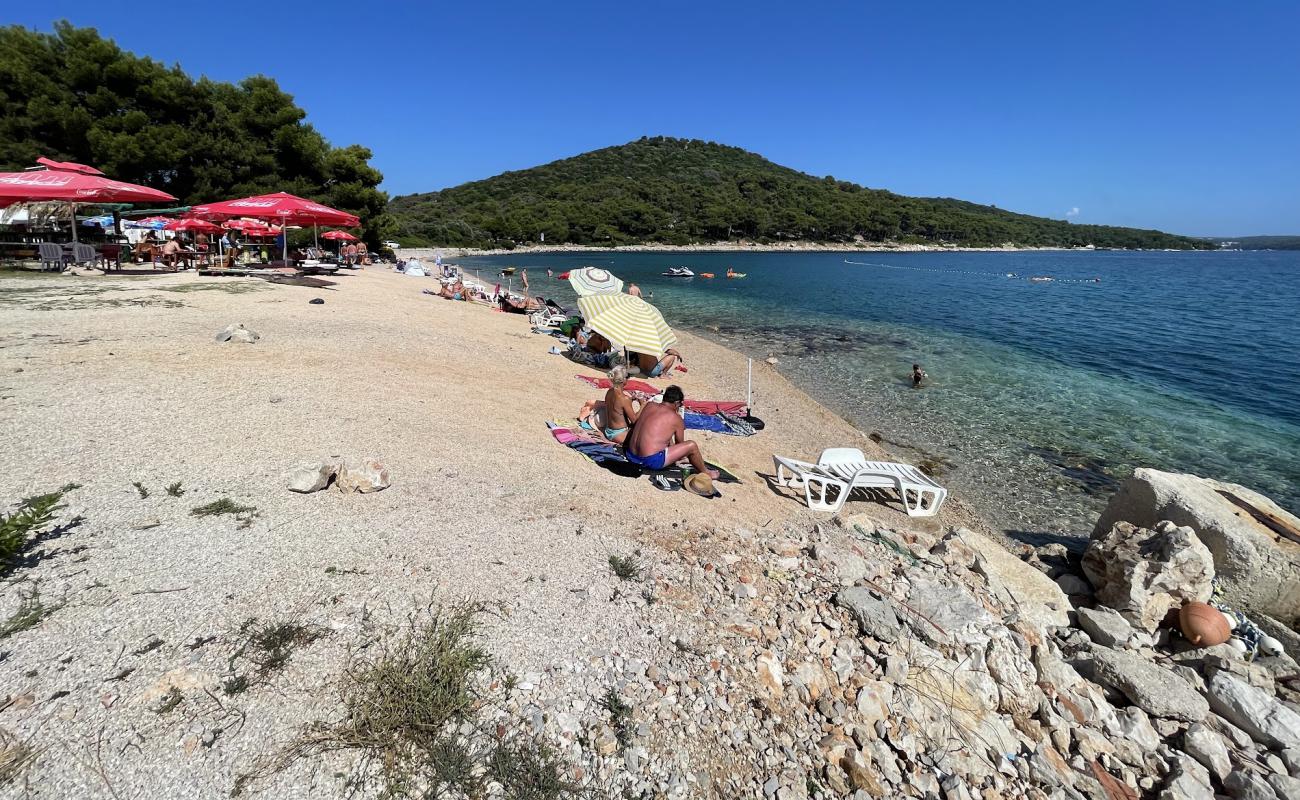 Plaza Rujnica'in fotoğrafı hafif ince çakıl taş yüzey ile