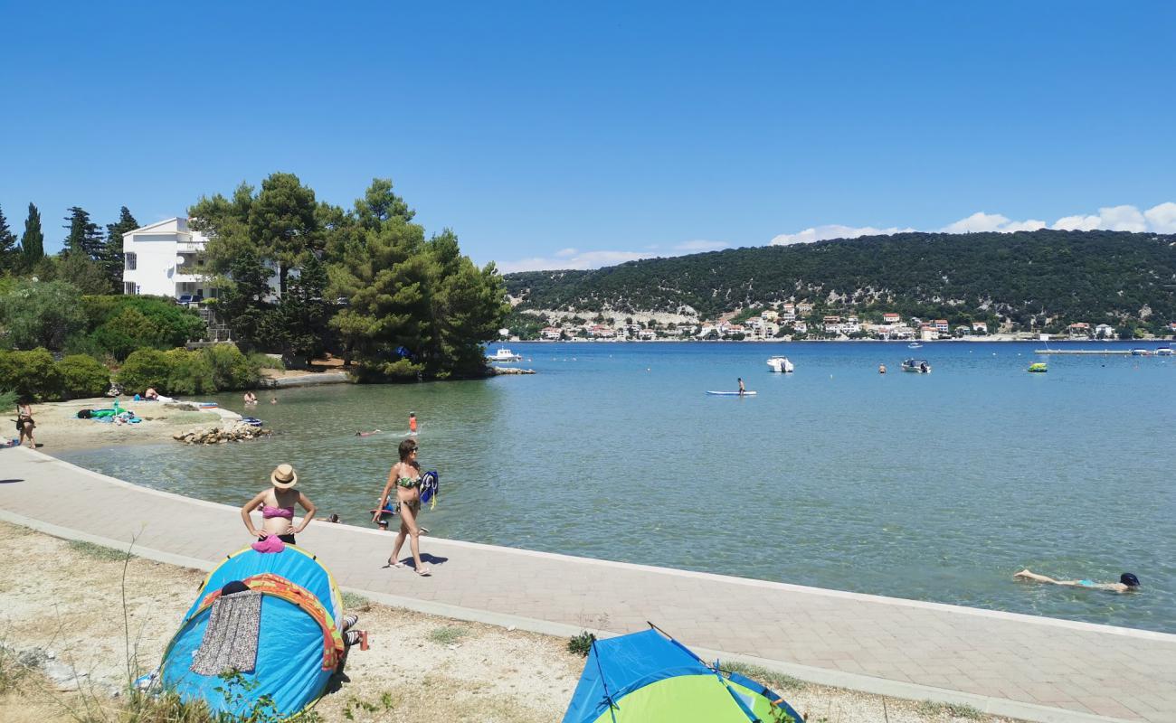 Beach Supetarska Draga'in fotoğrafı beton kapak yüzey ile