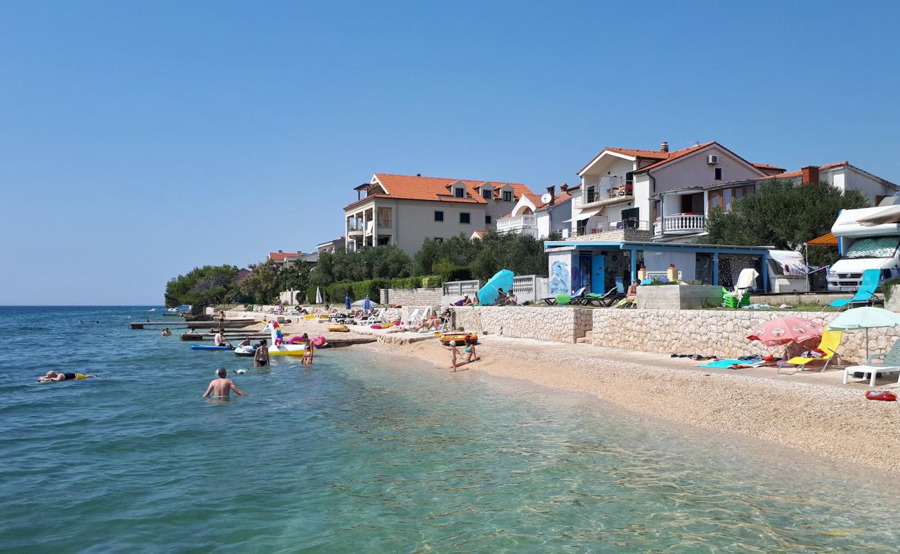 Dido Beach'in fotoğrafı küçük bej çakıl yüzey ile