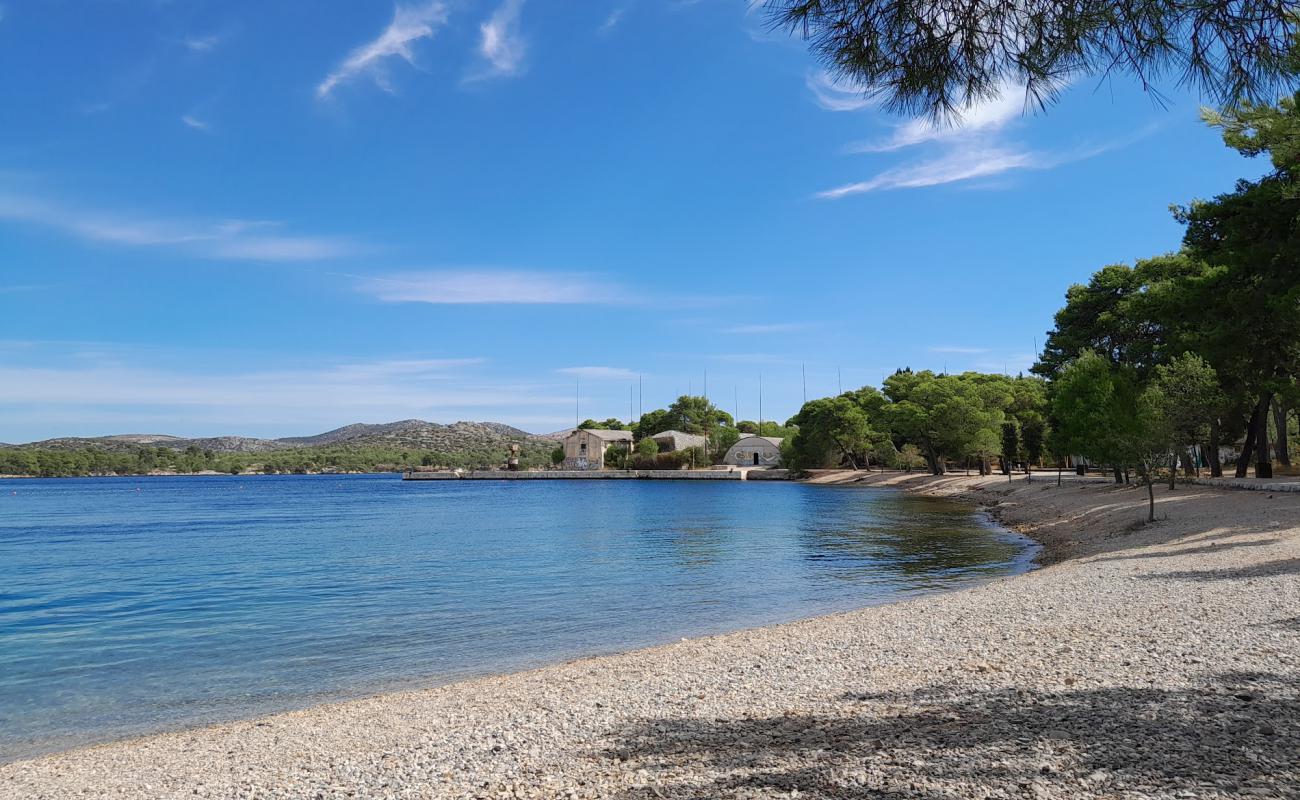 Uvala Minerska bay'in fotoğrafı taşlar yüzey ile